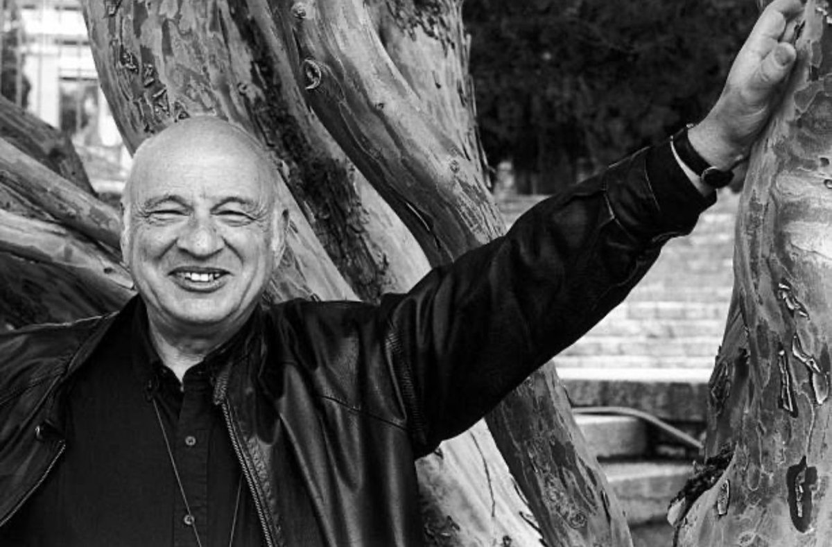 El evento está en el límite donde se comunican y separan lo racional y lo real. Pero los problemas de lo singular, lo individual, lo nuevo, lo aleatorio, la creación, la historia, se plantean sin duda en estas tierras límites. 

#EdgarMorin
#UMEM