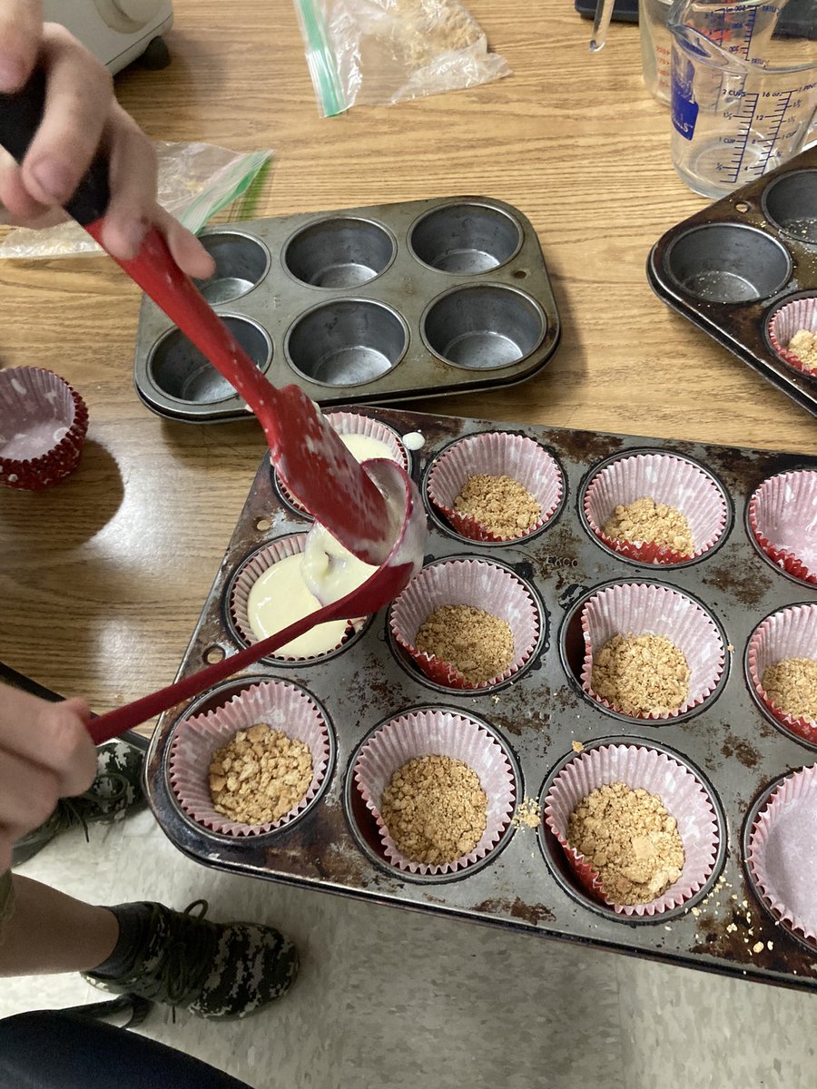 MrsHillGMA's tweet photo. We love when Ms. Davenport comes to visit! Students had a blast learning how to make mini cheesecakes. What a fun way to celebrate the day before Thanksgiving break! 🧁
@GMASteam 💚 https://t.co/UqMMaGnSbg