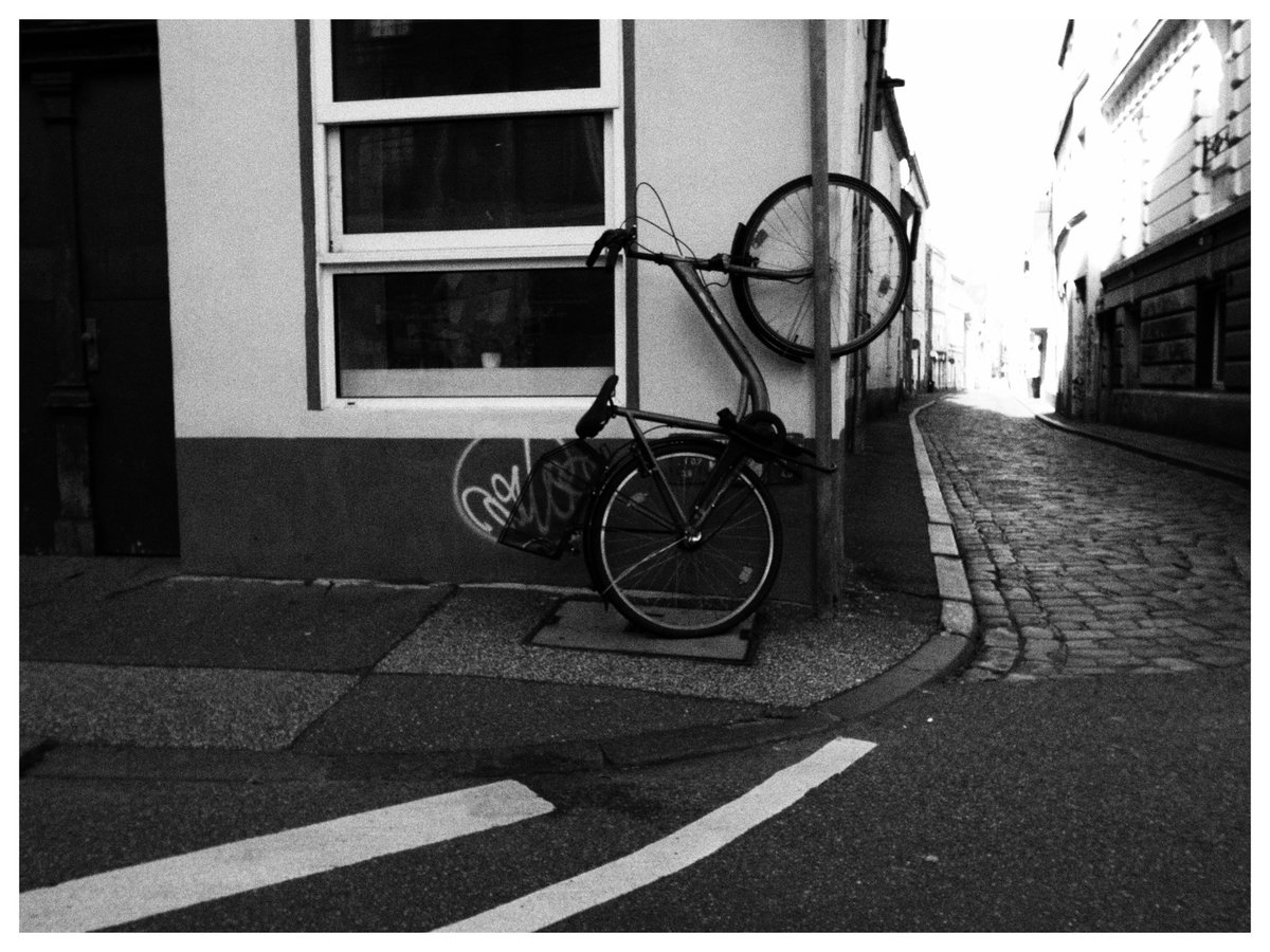 p_sentementes's tweet photo. #blackandwhitephotography #streetphotographers #streetphotography #ricohgr #lubeck #highcontrast #dailysnaps https://t.co/Pexh9a7tNN