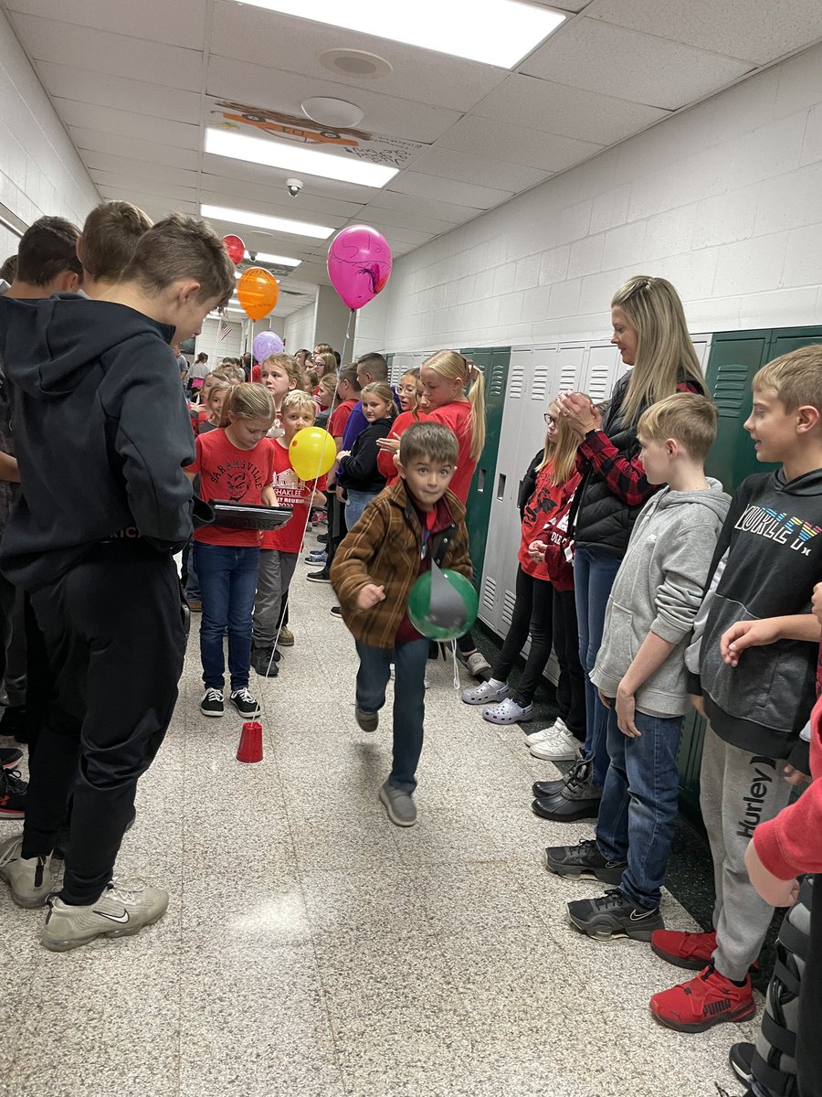 mahon_zepmath's tweet photo. The Thanksgiving Parade today was one of the cutest things. It was even Millie's favorite part of the day! She told me ALL about it on the way home🤍💚 The Spheros were a fantastic touch! #STEMed #itsbreaktime https://t.co/haxqnHspp5