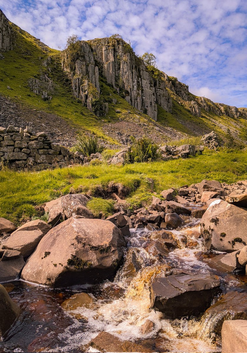Holwick scar in August, the only thing missing from the picture is a Triceratops.
#CountyDurham #NorthPennines