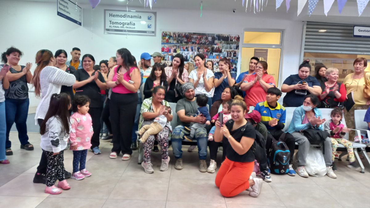 HospitalNeuquen's tweet photo. 💜 En el marco de las actividades realizadas en la Semana de la #Prematurez, el equipo de salud de Neonatología realizó una actividad en homenaje a las y los prematuros y sus familias. https://t.co/emljOseG1Y