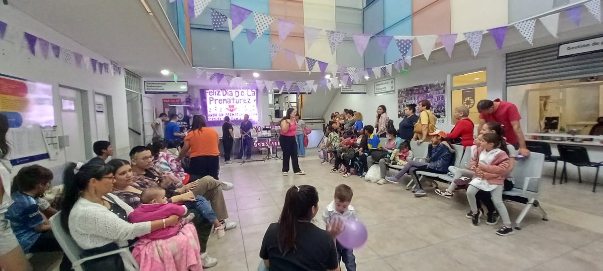 HospitalNeuquen's tweet photo. 💜 En el marco de las actividades realizadas en la Semana de la #Prematurez, el equipo de salud de Neonatología realizó una actividad en homenaje a las y los prematuros y sus familias. https://t.co/emljOseG1Y