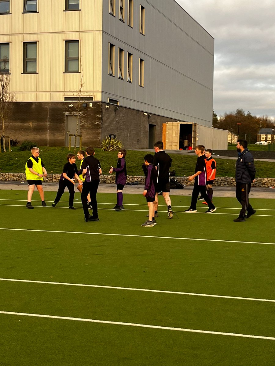 Great effort from <a href="/Burnley_High/">Burnley High School</a> Year 7 &amp; 8 at afterschool rugby. In partnership with <a href="/Burnley_RUFC/">Burnley RUFC</a> &amp; supported by @lancashirerugby 

Grow the game in all schools. 

🙂🏉👍