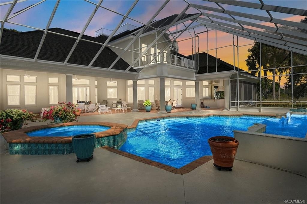 uniquehomeslux's tweet image. Deeply ingrained in the #equine culture and history of the #horse capital of the world is this #custombuilt #estate #home set on 704 #acres of rollings hills with view breathtaking #views. 

-#Ocala #Florida
-15 Beds, 12 Baths
-9,524 Sqft

By CENTURY 21 | bit.ly/3MVD3fM