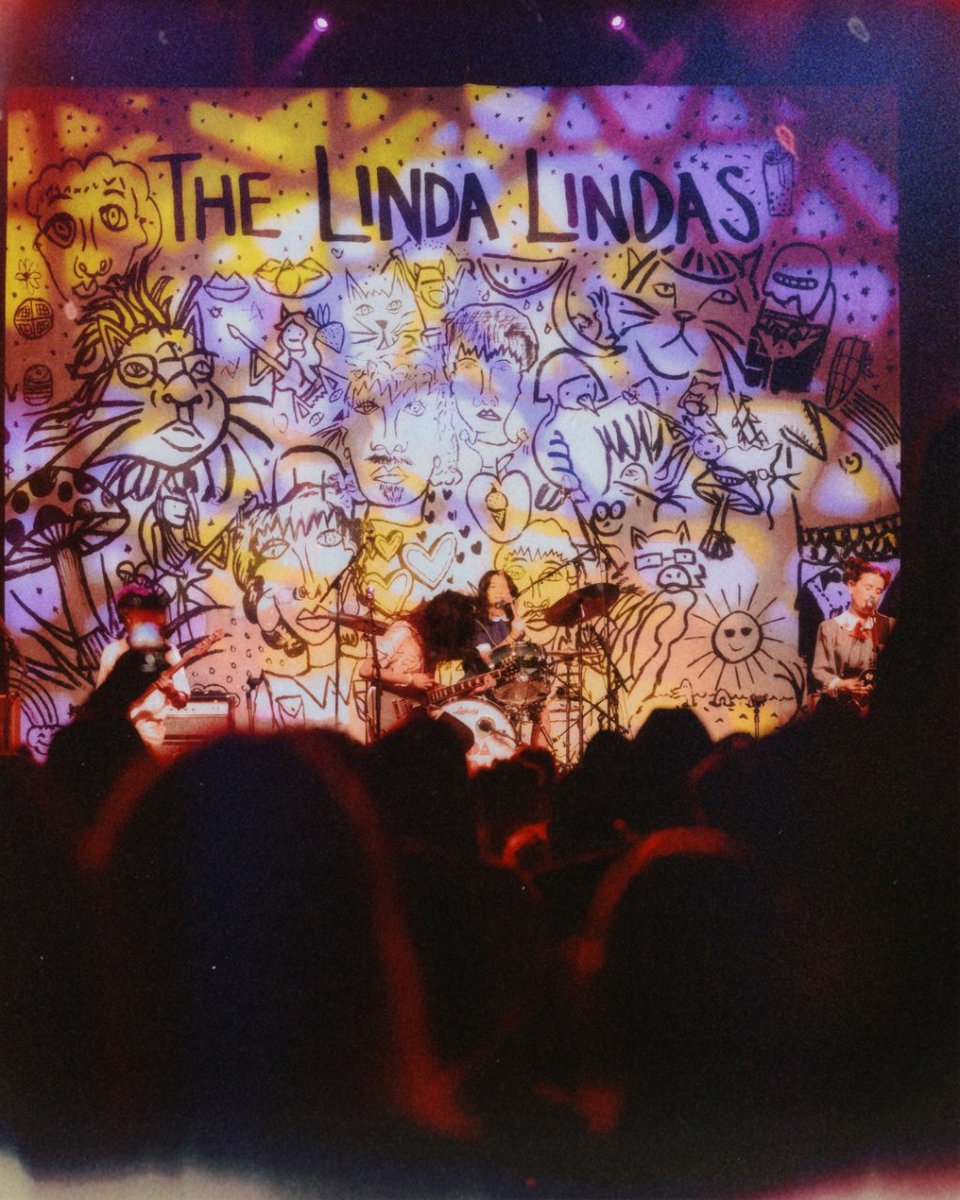 last week with <a href="/thelindalindas/">The Linda Lindas</a> 🤩

📸 <a href="/neonicreative/">love, em</a>