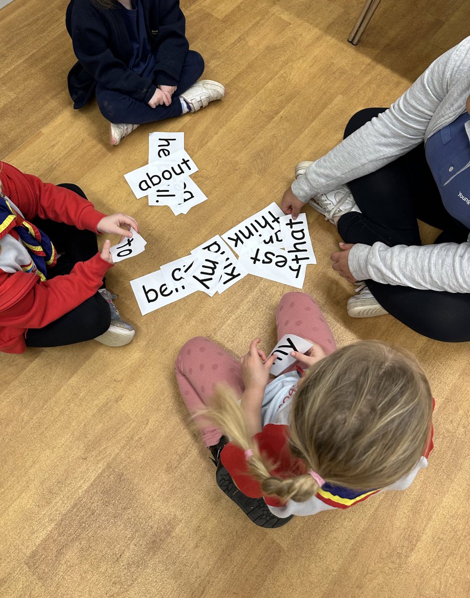 GuidingTwinkle's tweet photo. Last week we did promise activities &amp; promises in Rainbows!

We had to put the words of the promise in order!It was tricky but we worked together to get it right! 

We also looked at uniforms for Rainbows all around the world!

#rainbows #promise #girlguiding #GirlsCanDoAnything https://t.co/MGUuEgGfAA