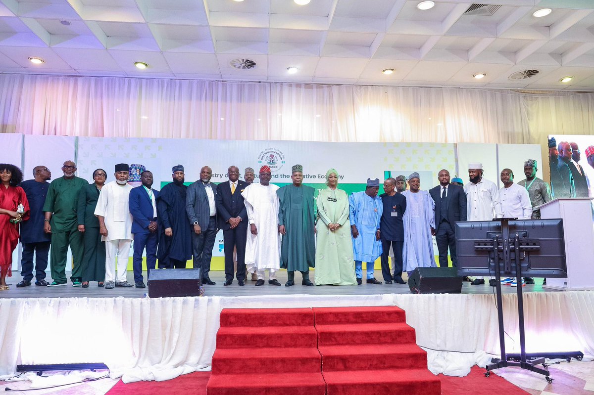 BMB1_Official's tweet photo. The Vice President Sen. Kashim Shettima @officialSKSM and the Hon. Minister Hannatu Musawa @hanneymusawa with the stakeholders of the creative industry.
#FMACCE #CreativeDialogue #CulturalLeadership https://t.co/StOFo12Q77