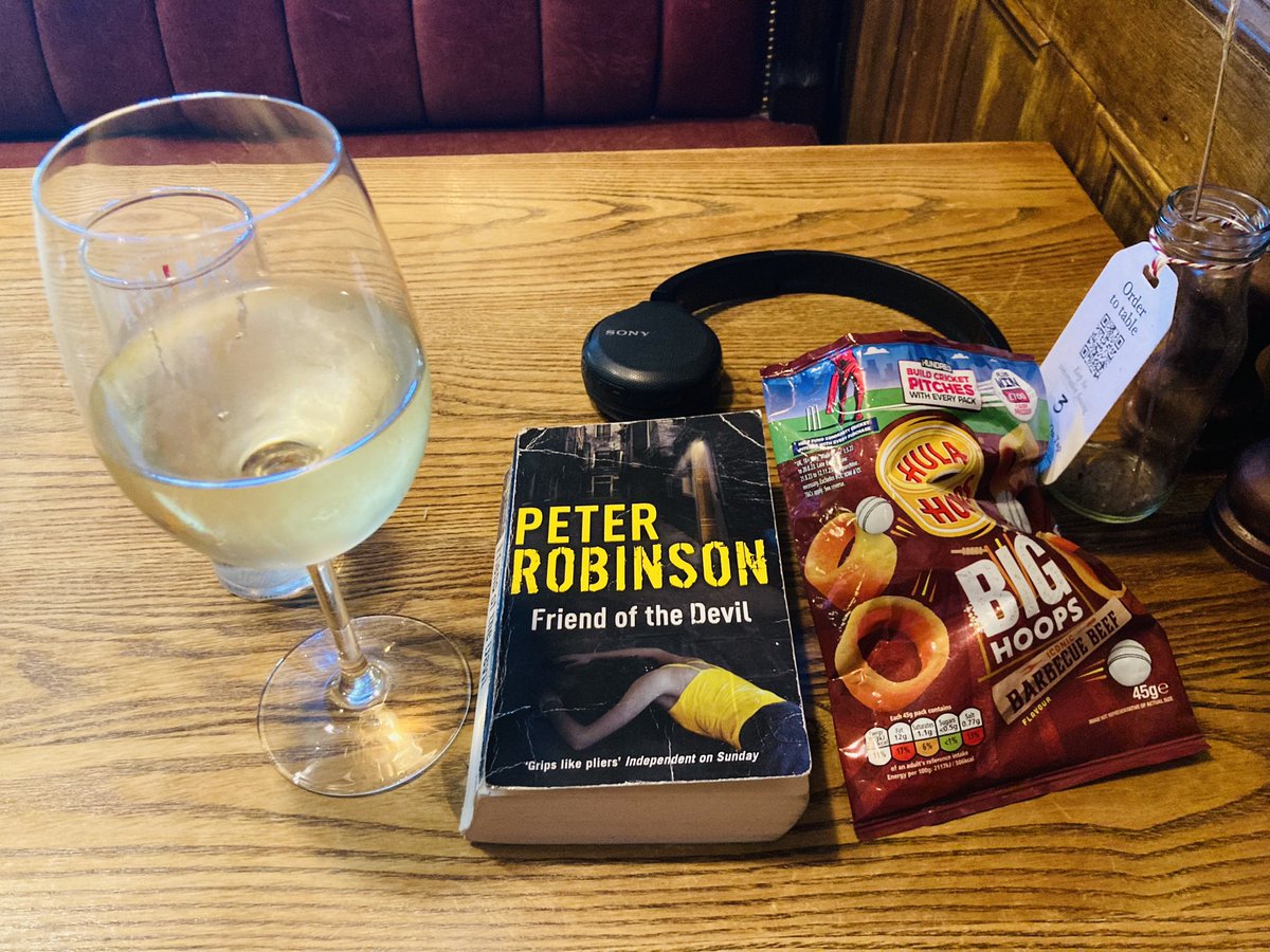 booksandwine76's tweet photo. Two murdered women. One has a nasty past, re-opening old wounds for DCI Banks and DI Annie Cabbot. It takes a special writing talent to have you invested in the crime story AND the people investigating it @Inspector_Banks #PeterRobinson #FriendOfTheDevil https://t.co/GdVtlGdNce