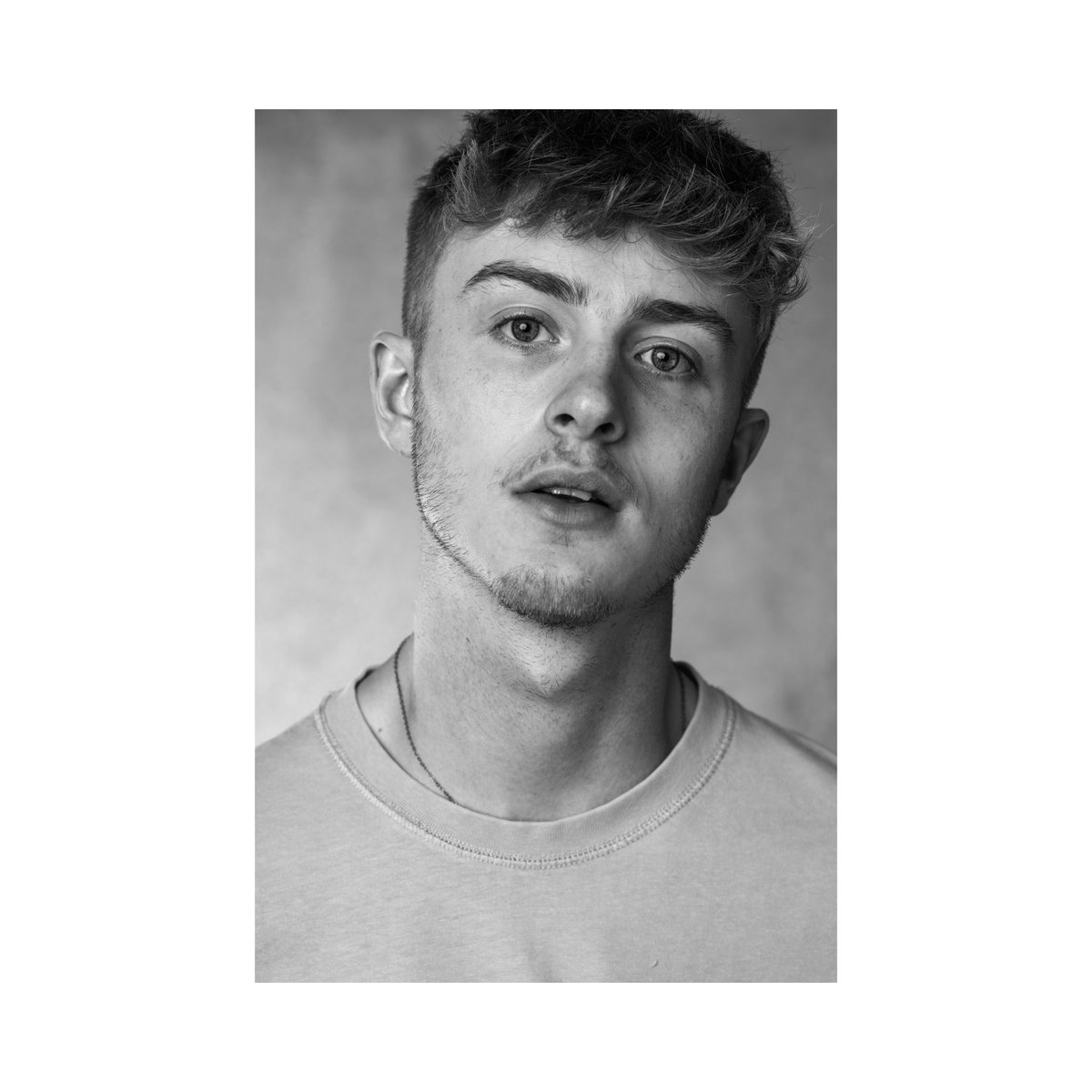 Sam___Locke's tweet photo. Hi ππΌ Iβm Samuel Locke, a 22 year old Welsh Actor β more than open to collaboration, and work.
#actor #performer #collaboration #welshactor #acting https://t.co/qOUMRMynhr