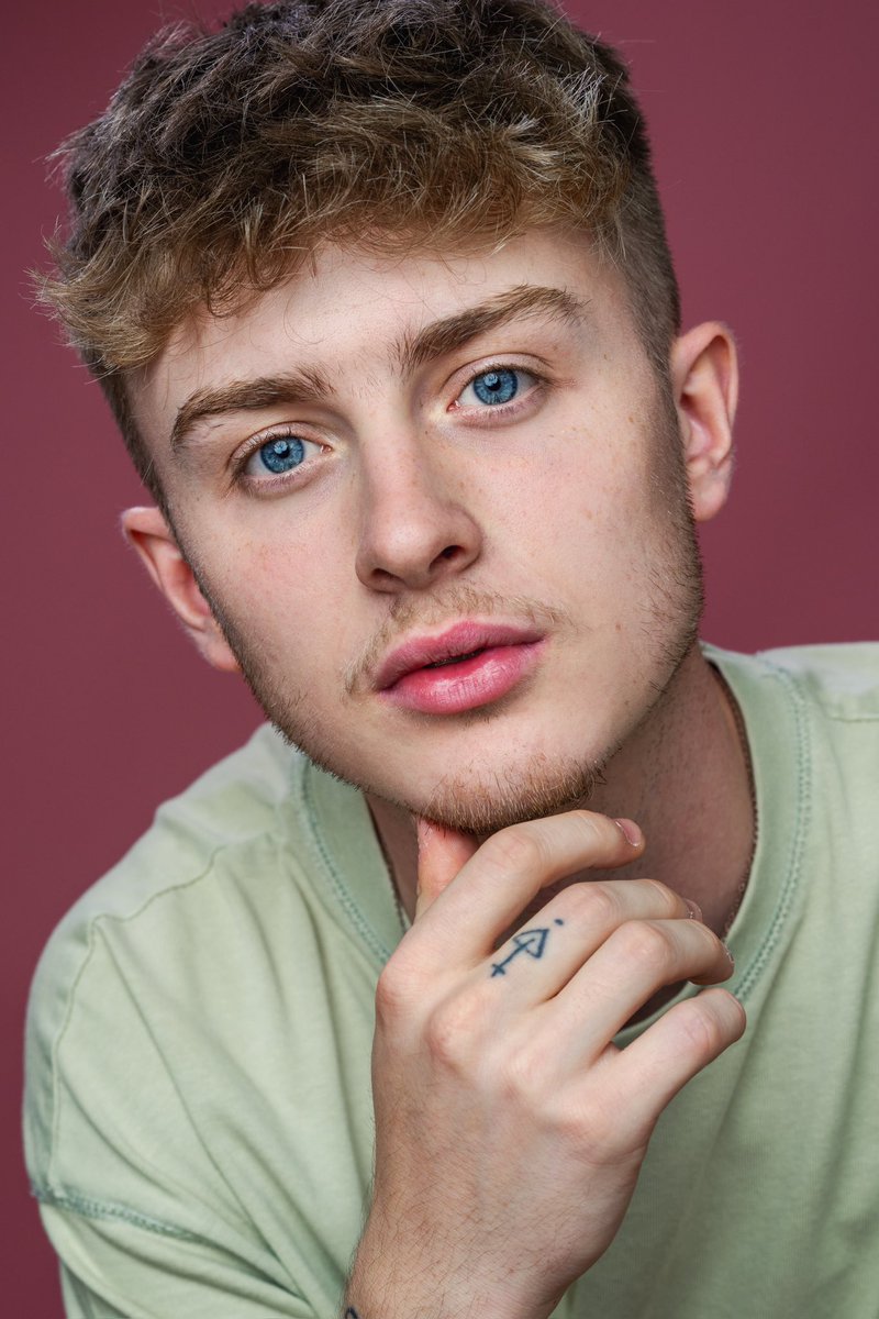 Sam___Locke's tweet photo. Hi ππΌ Iβm Samuel Locke, a 22 year old Welsh Actor β more than open to collaboration, and work.
#actor #performer #collaboration #welshactor #acting https://t.co/qOUMRMynhr