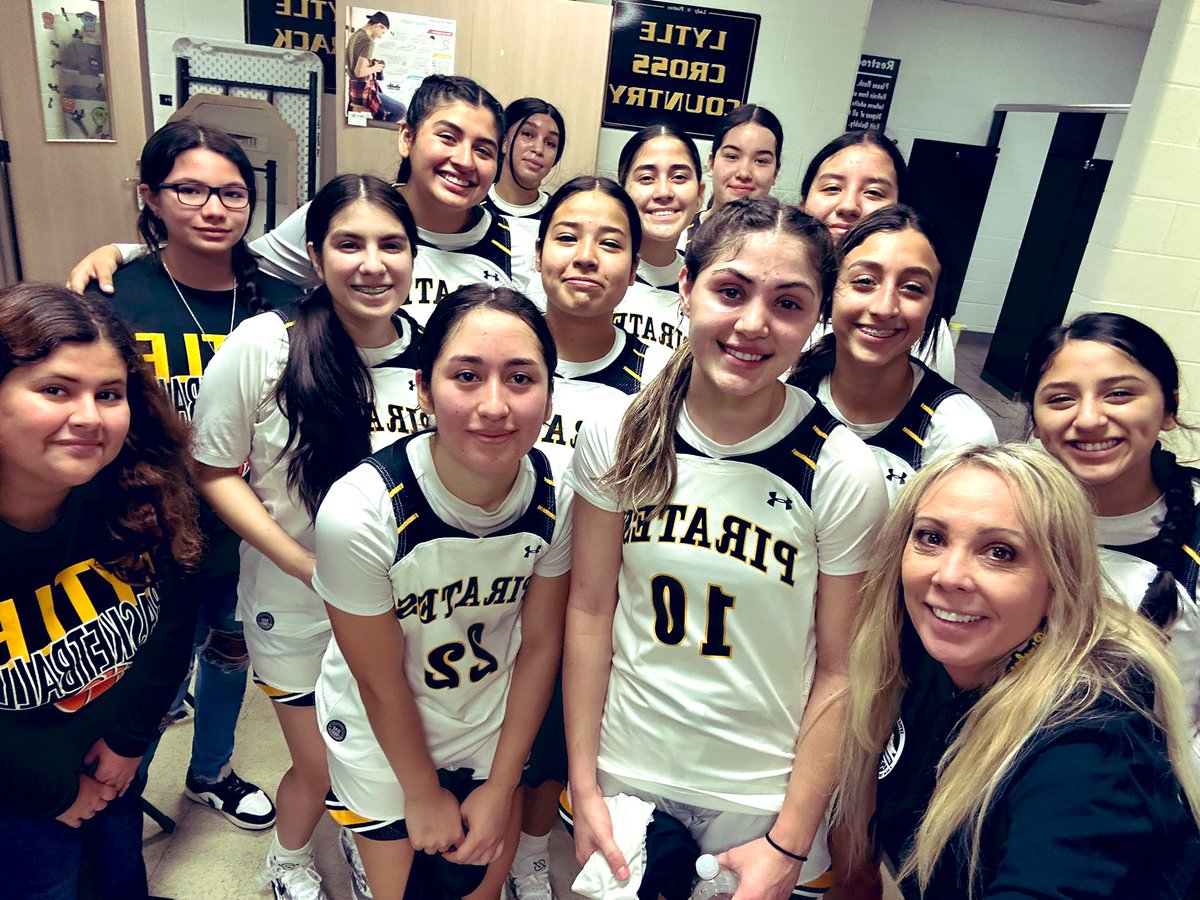 Lori Wilson🖤☠️💛 tweet media