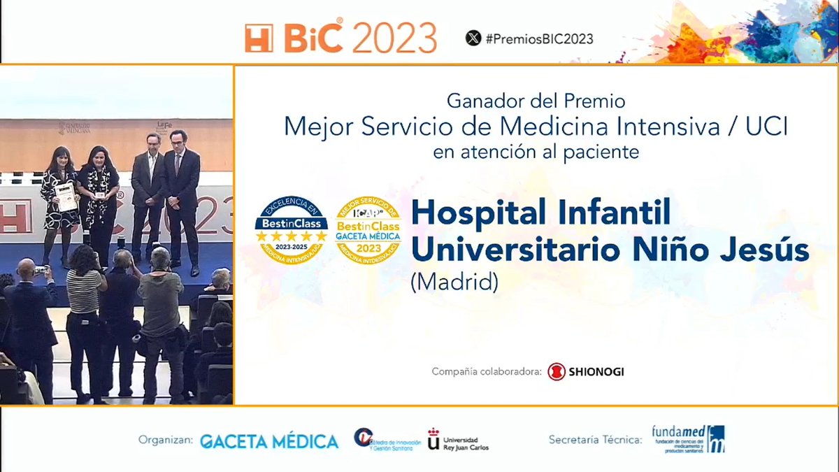 #PremiosBIC2023

🏆MEJOR SERVICIO DE MEDICINA INTENSIVA/UCI

HOSPITAL INFANTIL UNIVERSITARIO NIÑO JESÚS

➡️Entregan: Álvaro Castellanos (<a href="/semicyuc/">SEMICYUC</a>) y Ramón Villamarín (<a href="/SHIONOGI_JP/">SHIONOGI</a>)

📌Este servicio recibe este año la acreditación 5 estrellas

📺n9.cl/eqzgb