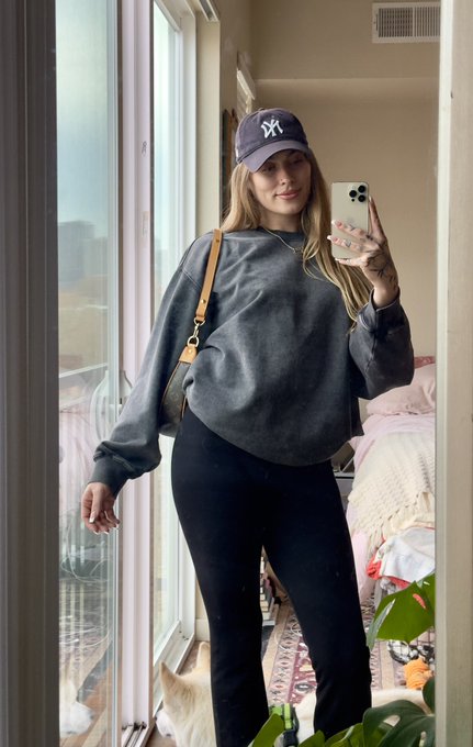 Watch sky 🎀🏳️‍⚧️'s leaked NSFW photo on TwXstars