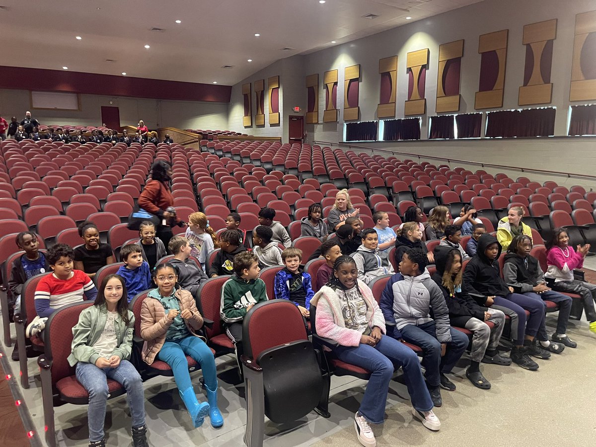 EL_Williams4's tweet photo. Our Rockets had the opportunity to tour the Academies of Hampton High School. To say they were amazed would be an understatement! 🚀🦀 https://t.co/jg5qdvQ45q