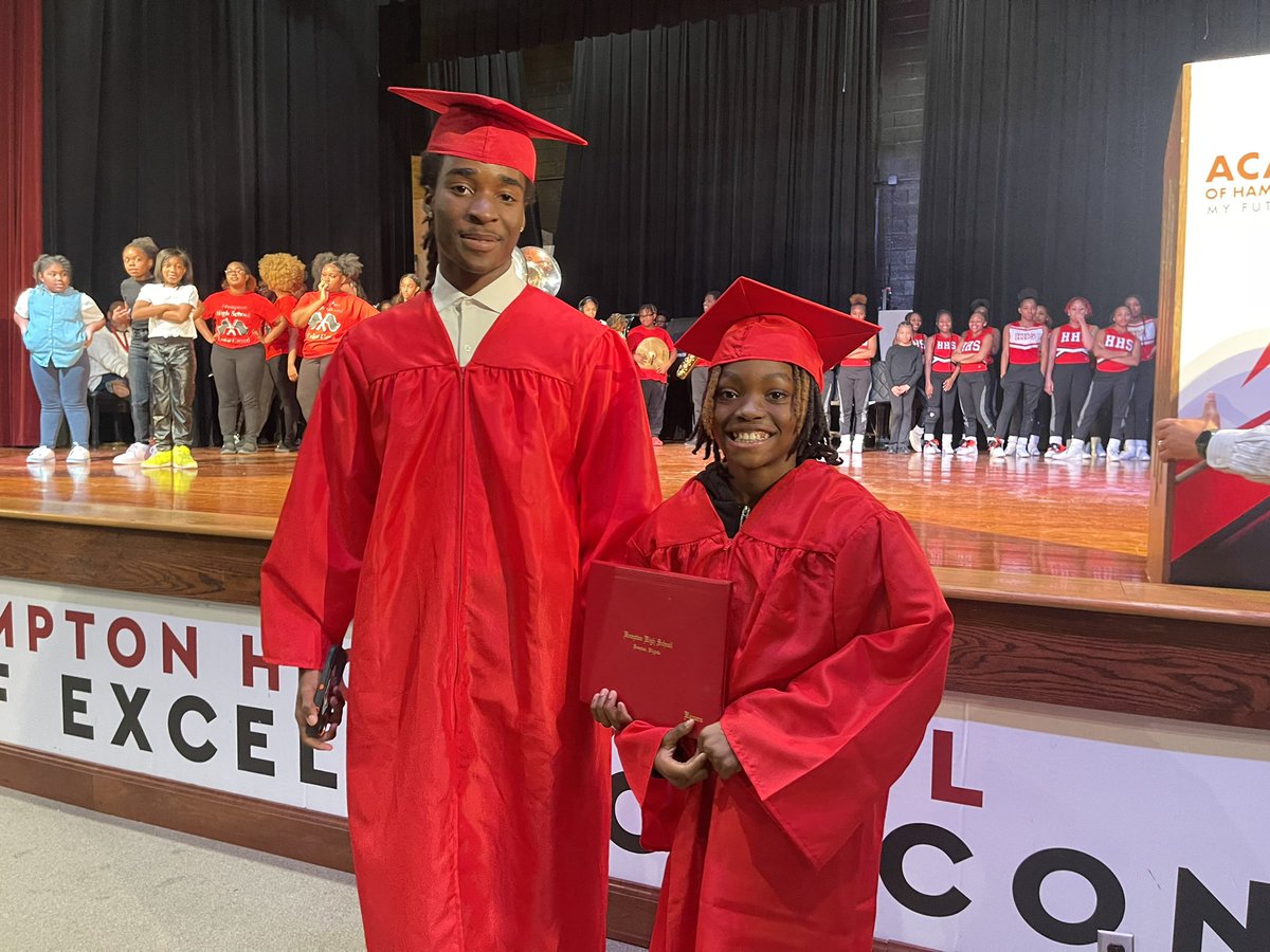 EL_Williams4's tweet photo. Our Rockets had the opportunity to tour the Academies of Hampton High School. To say they were amazed would be an understatement! 🚀🦀 https://t.co/jg5qdvQ45q