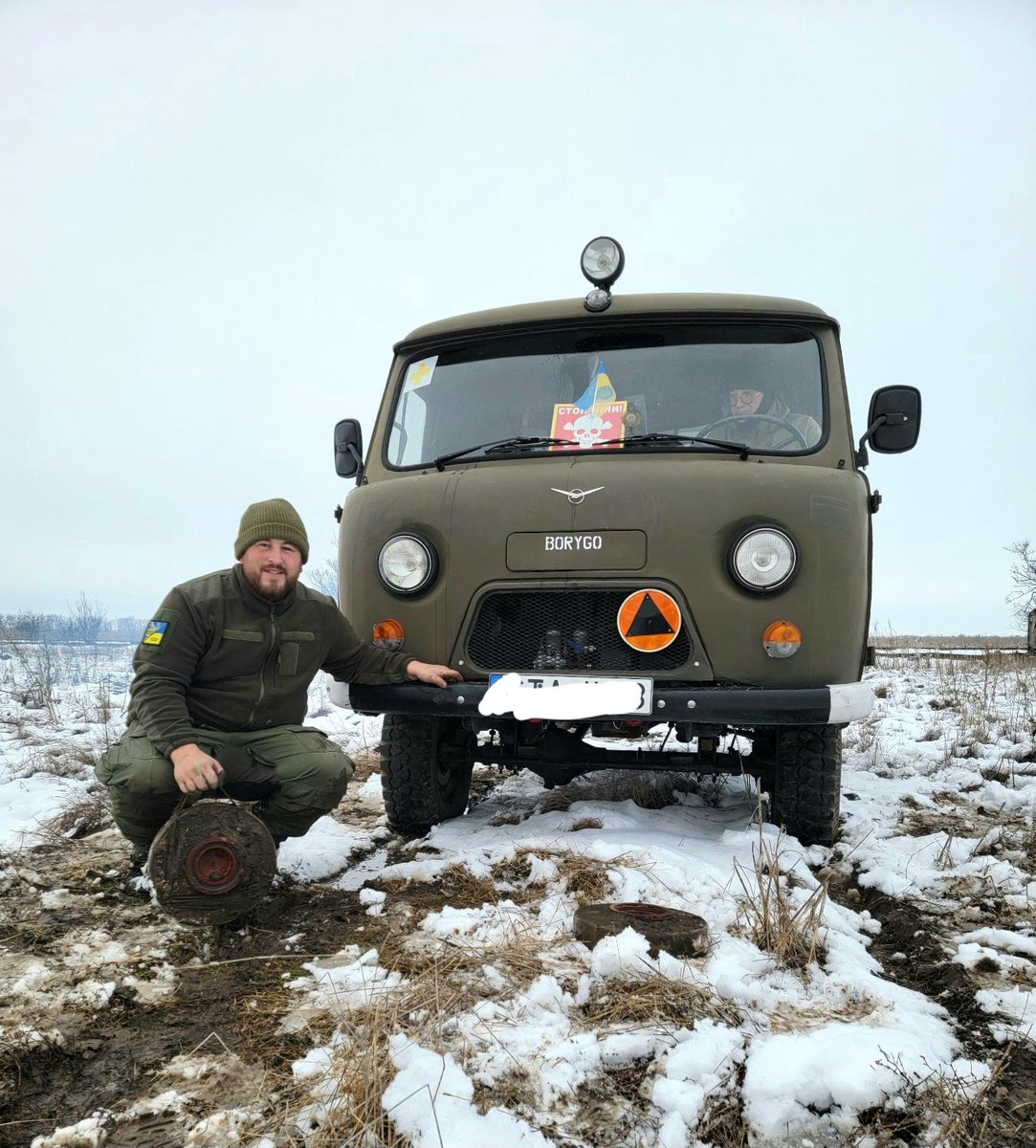 EL4UKR_Harley's tweet image. Troublesome plastic fused TM62 mine on a road in the snow and mud, took 2 hours to find in the awful conditions.
We found 2. 
Potentially saved someone from a bad day! 
Keep supporting demining! 🇺🇦
buymeacoffee.com/app/payout-set…
@UdaUkrainian
#Ukraine #EOD #Demining #fellas #NAFO