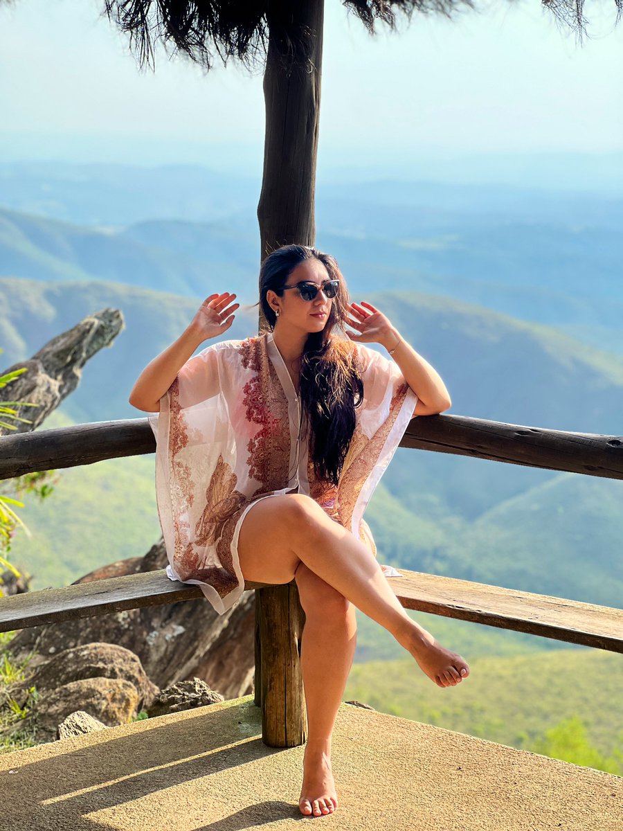 oliv_gabs's tweet photo. Já que tô sem Instagram, vai por aqui mesmo. Que lugar lindo 🌄 https://t.co/Bm9a46mwlK
