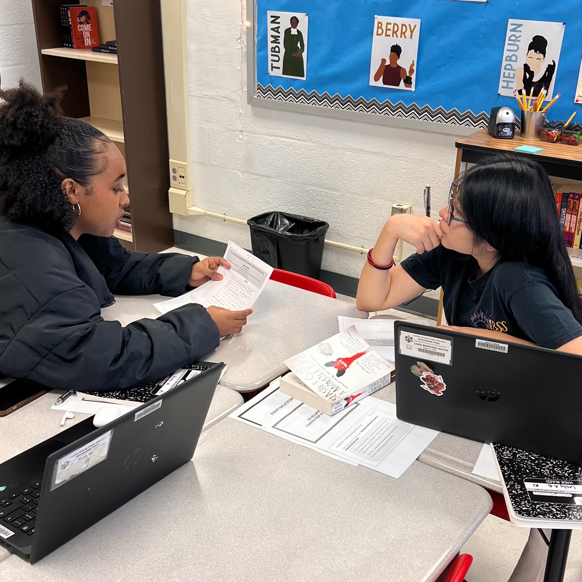 LockwoodEnglish's tweet image. English 9 has been working on Academic Conversations. I was so impressed by their peer feedback discussions today! #AtomNation