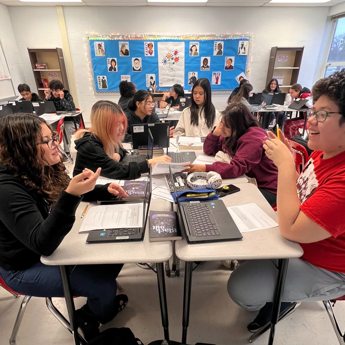 LockwoodEnglish's tweet image. English 9 has been working on Academic Conversations. I was so impressed by their peer feedback discussions today! #AtomNation