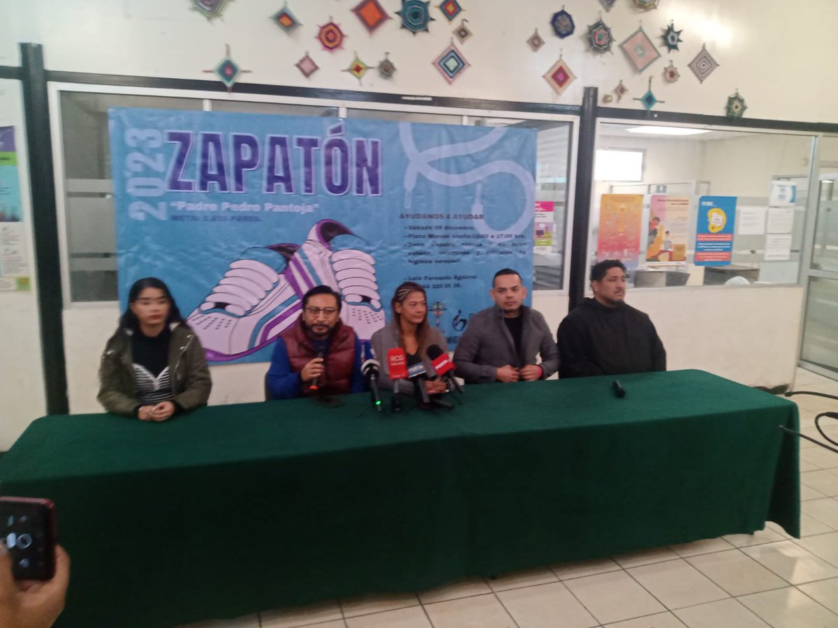 CDMSaltillo's tweet photo. En esta fría mañana del 21 de noviembre arrancamos el Zapatón 2023 "Pedro Pantoja". Gracias a Los Amigos del Migrante y a la orden de los Mínimos por su apoyo. Es momentos de donar tenis, sandalias y pantuflas en buen estado. Gracias por su apoyo. https://t.co/j06xiR0Sxq