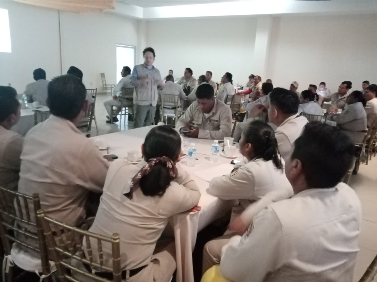 JTuxtepec's tweet photo. Los SSO fortalecen el combate al #Dengue, mediante la #Actualización.
#LatinAgroFarma
#Dengue 
#NosCapacitamosPorTuSalud
#vectores https://t.co/1ZXbMR8trr