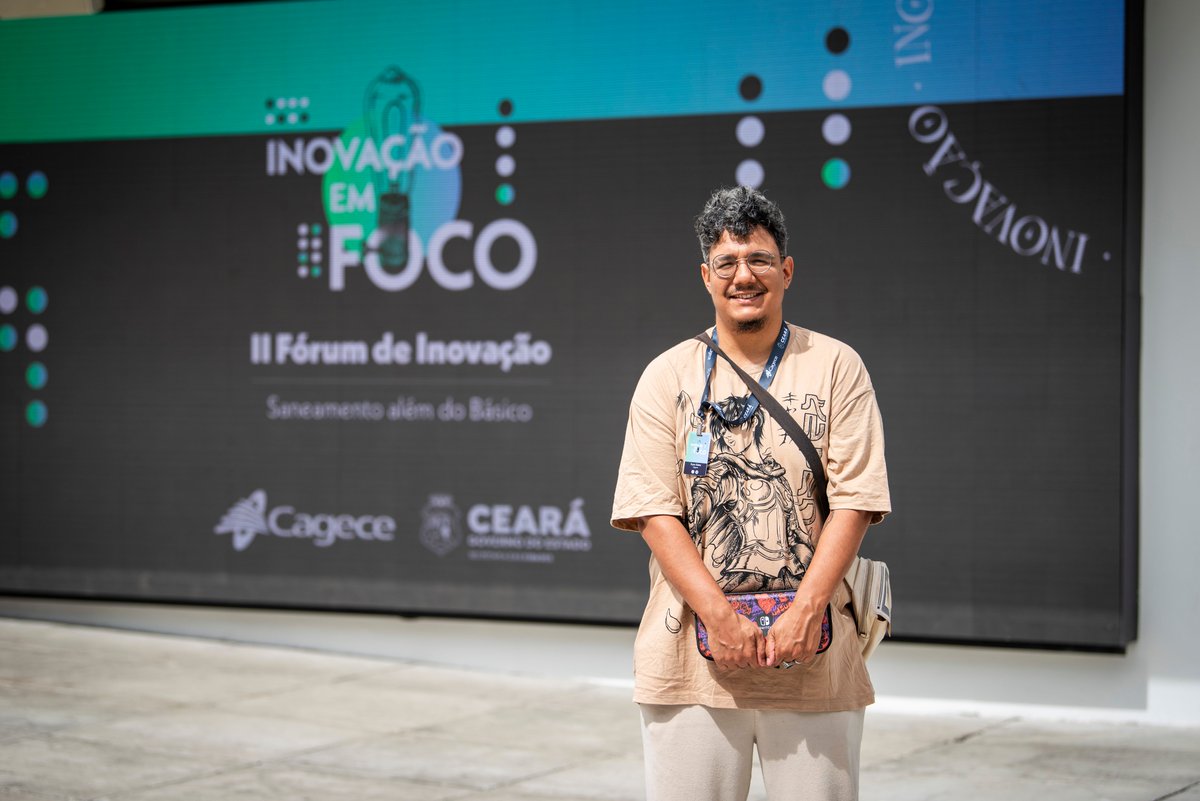 ryansales_'s tweet photo. Hoje eu tive o prazer de ver uma identidade idealizada por mim para a Cagece estampar as telas e painéis do MIS. A  sensação de ver algo produzido por você sendo a cara de um grande evento da empresa, como é o Fórum de Inovação, em um local tão  massa como o MIS é indescritível. https://t.co/lnSrub57VI