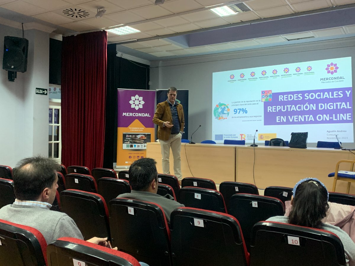 GrupoConsule's tweet photo. Seguimos con las sesiones de #formación de #mercondal 

🟢Esta vez, "reputación digital". Le enseñamos a los comerciantes cómo actuar ante comentarios incómodos y como cuidar su reputación en internet

#comerciolocal #digitalizacion #elcondado #comercio https://t.co/Ec9srF57Ri