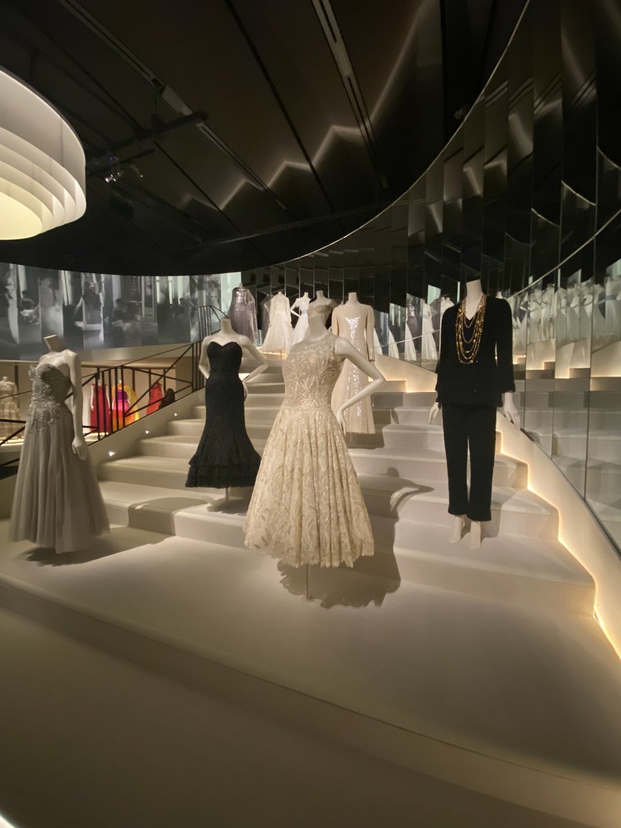robinsonwrites1's tweet photo. Channelling our inner Anthonys #SexandtheCity #Chanelo #iykyk  @V_and_A 😉 https://t.co/JUU388TIb2