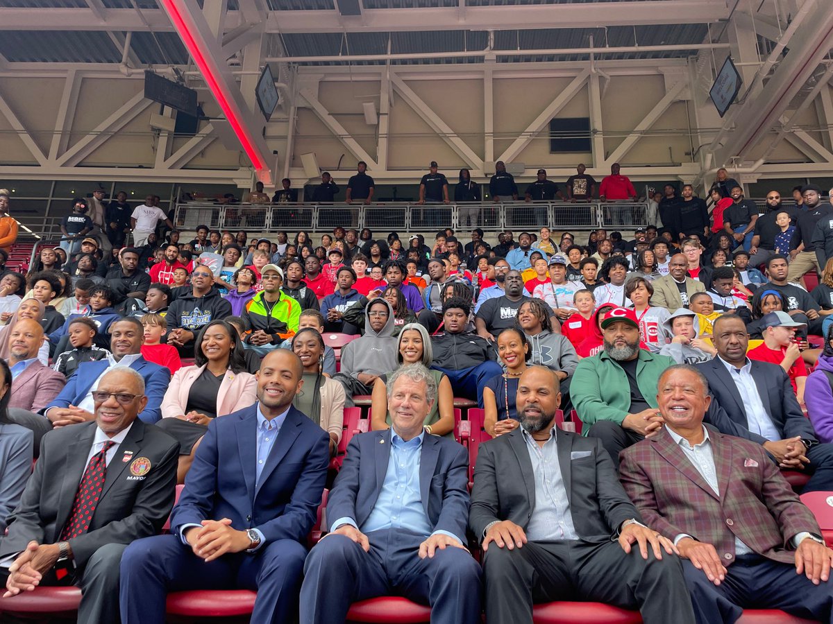 This is what the future looks like. @MBK_Ohio is doing important work all over our state to foster the next generation of Ohio leaders.   I can’t wait to see what these kids — and all the young Ohioans I've met at MBK events across our state — accomplish.