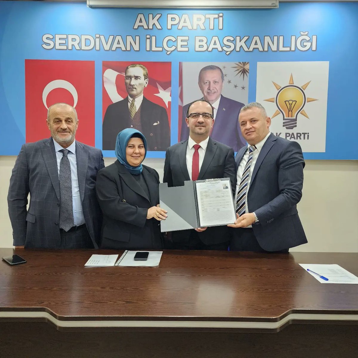 furkanbesel's tweet photo. "Serdivan’a Yeni Bir Heyecan" söylemi ile çıktığımız bu yolda, bu akşam AK Parti Serdivan İlçe Başkanlığımızda kıymetli teşkilat üyelerimizin de katılımıyla Serdivan Belediye Başkanlığı için Aday Adaylığı başvurumuzu gerçekleştirdik. 
Hem akademik bilgi birikimim hem de belediyecilik tecrübem ile hayatımın her aşamasında bir parçası olduğum  Serdivanımızın değerine değer katacak, dinamik, yenilikçi ve vizyoner projelerle hizmet yarışına katıldık.
Bu düşüncelerle aday adaylığı başvurumun şahsım ve Serdivanımız için hayırlı olmasını diliyor; İlçe başkanımıza ve yönetim kurulu üyelerimize, Kadın kollarımıza, Gençlik kollarımıza ve dualarıyla destek olan herkese teşekkürlerimi sunuyorum.
#Serdivan’a Yeni Bir Heyecan
