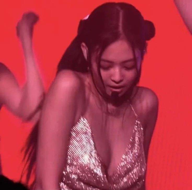 G0THRUBY's tweet photo. jennie kim's hottest moments on born pink tour; a thread https://t.co/leHQxo7xh5