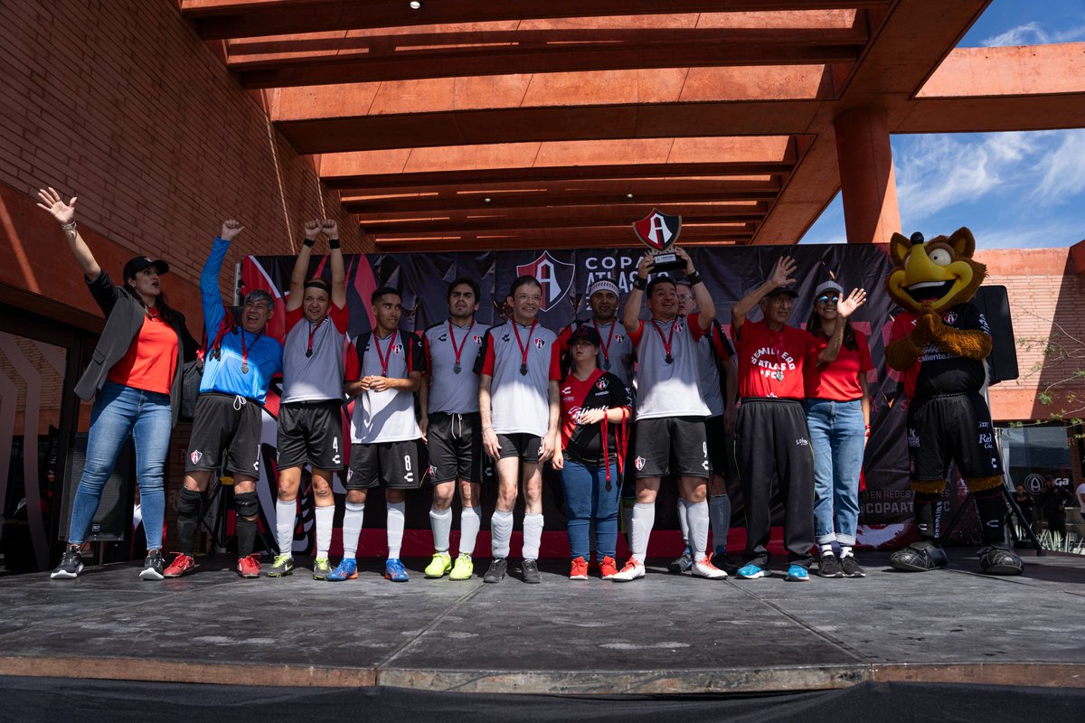 AtlasFC's tweet photo. ¡La primera edición de la #CopaAtlasFC se vivió al máximo! ❤️🖤
Y dentro de este torneo, la parte de responsabilidad social de @GanarSirviendo y #ValorRojinegro jugaron un papel importante con la inclusión de la rama de Discapacidad Intelectual, donde participaron 9 equipos 🦊
🗞: https://t.co/tEFZCZougB