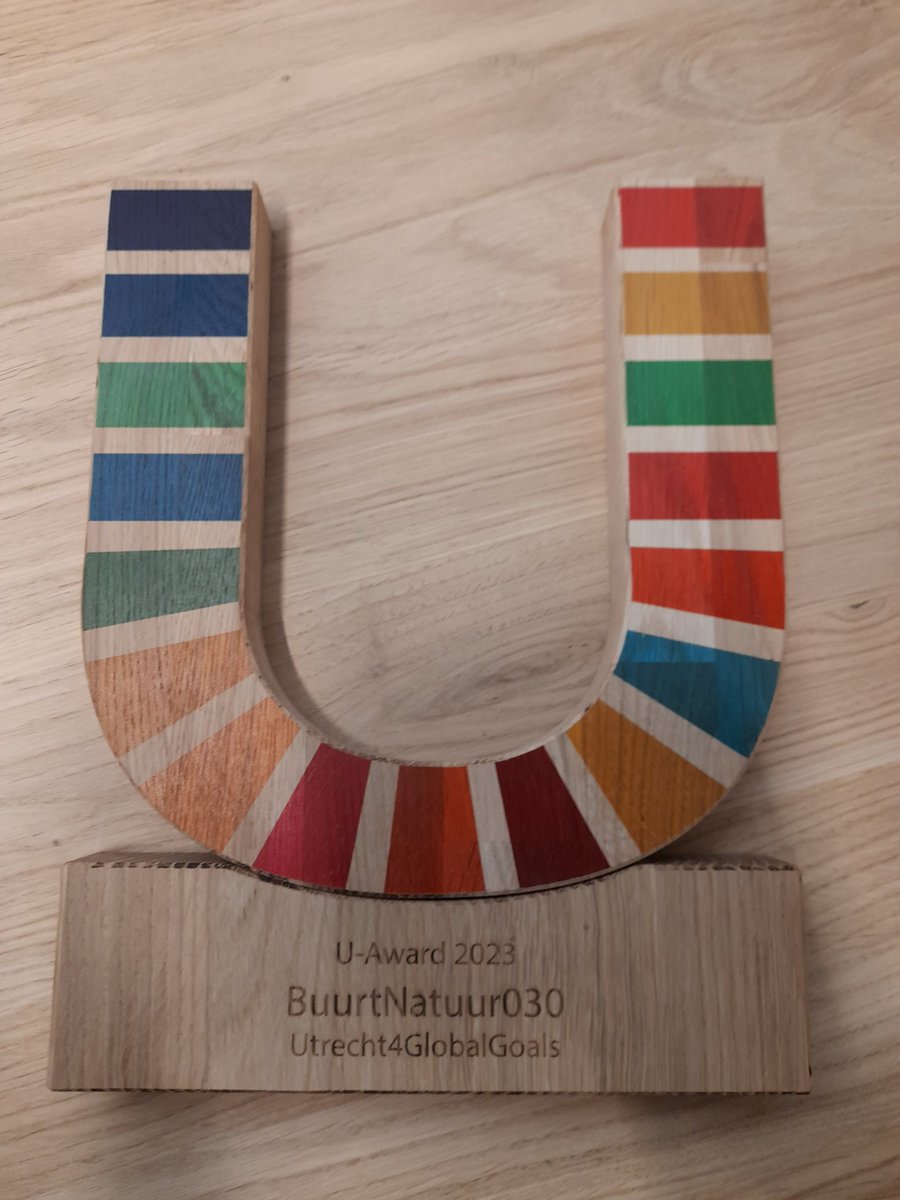 Van harte gefeliciteerd met de #Utrechtse #oscar #duurzaam . De  "#Uaward". Als waardering voor het verbinden van bewoners in de wijken met groene ideeën en initiatieven. Mooi werk van @030Natuurlijk <a href="/MilieuUtrecht/">Milieucentrum Utrecht</a> en alle deelnemers.