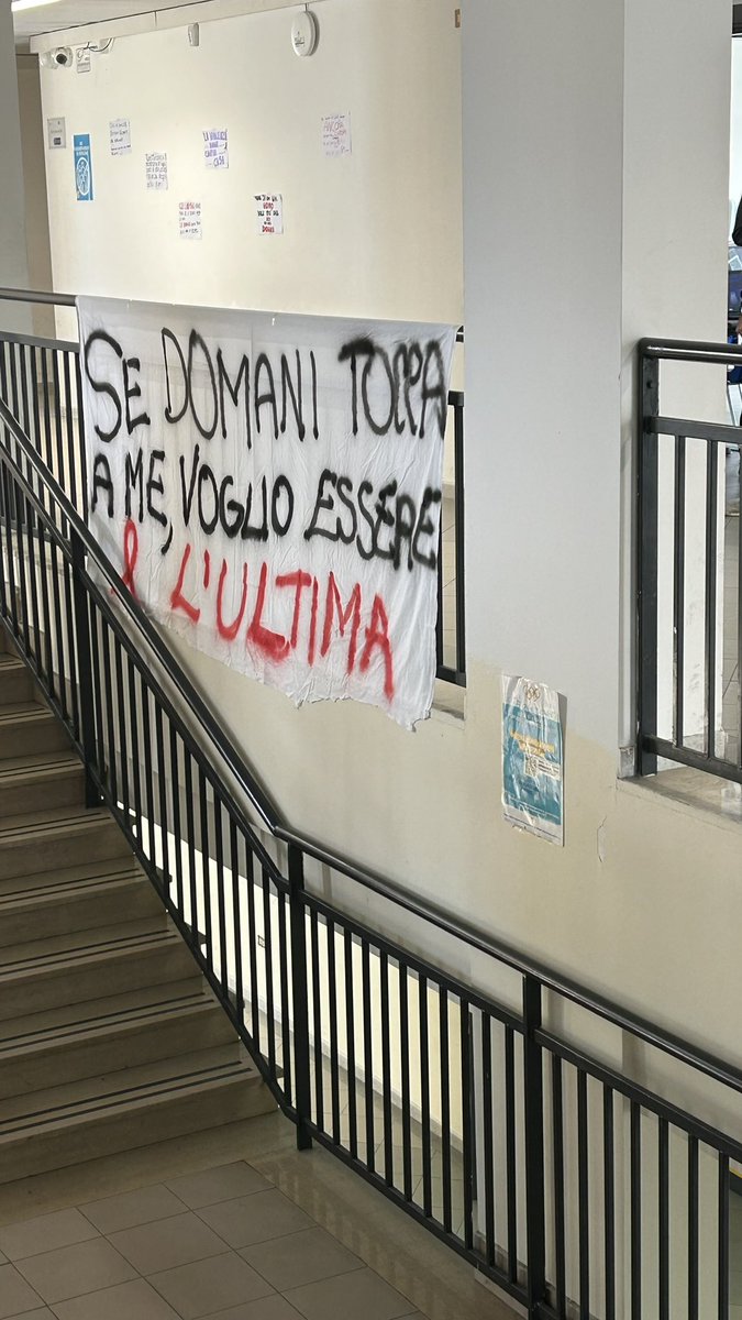 meeeliiiu's tweet photo. ogni tanto a scuola si fa qualcosa di buono https://t.co/QRsxgiTF4h