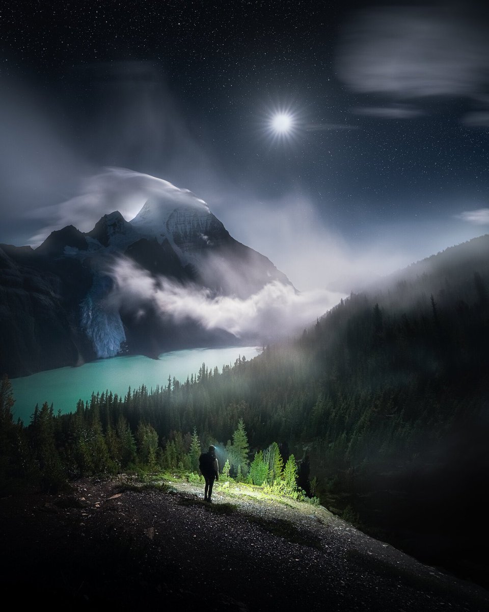 cathsimard_'s tweet photo. « Lunar Solipsism » sold to @jabdoteth for 30.69 ETH. 

Had a little bidding war on this one, fun times :). https://t.co/1CllFMPnEi