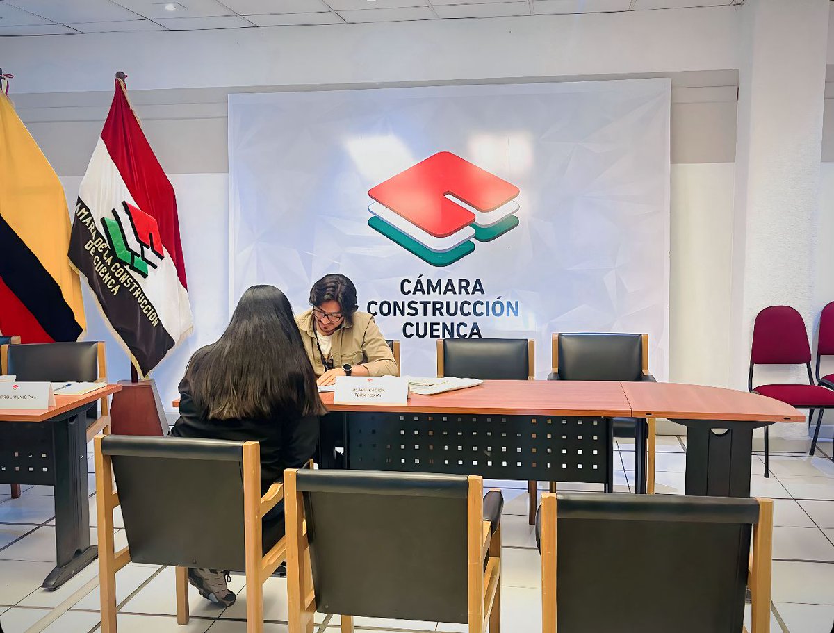 Planificacion_T's tweet photo. ✅𝐀𝐭𝐞𝐧𝐜𝐢𝐨́𝐧 𝐜𝐢𝐮𝐝𝐚𝐝𝐚𝐧𝐚
Escuchamos y solventamos necesidades de la ciudadanía; buscamos acercar al @MunicipioCuenca a las personas,acortando distancias,eliminando barreras, brindando información sobre trámites y servicios con atención personalizada.
#amorporcuenca https://t.co/kMkgcbdXl5