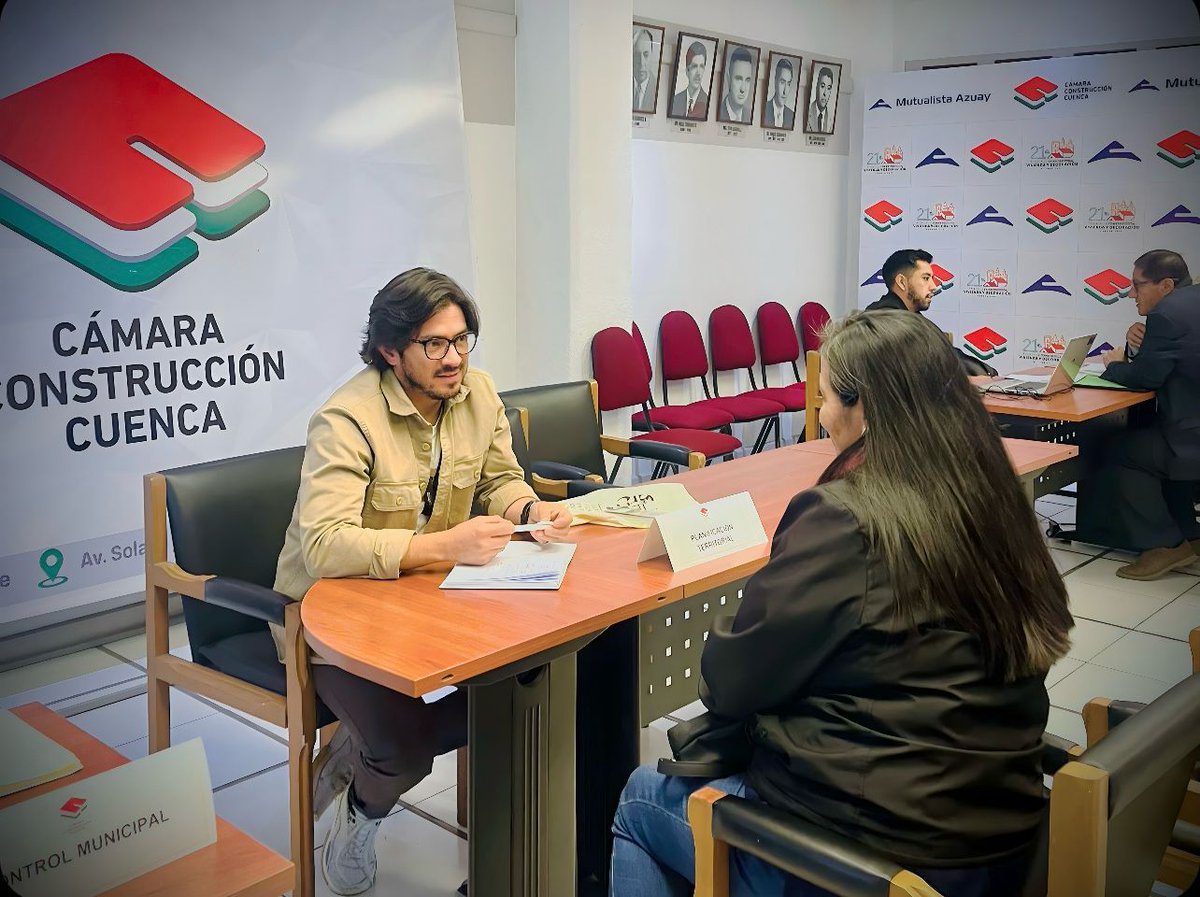Planificacion_T's tweet photo. ✅𝐀𝐭𝐞𝐧𝐜𝐢𝐨́𝐧 𝐜𝐢𝐮𝐝𝐚𝐝𝐚𝐧𝐚
Escuchamos y solventamos necesidades de la ciudadanía; buscamos acercar al @MunicipioCuenca a las personas,acortando distancias,eliminando barreras, brindando información sobre trámites y servicios con atención personalizada.
#amorporcuenca https://t.co/kMkgcbdXl5