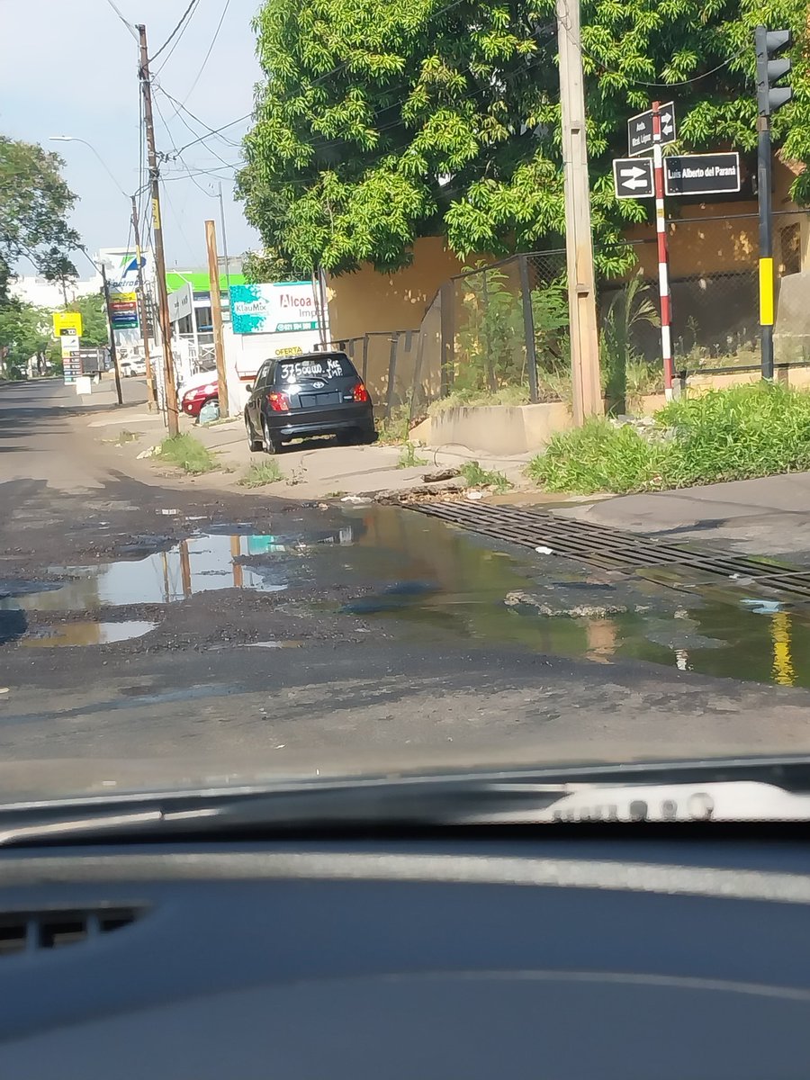 mirthavelazques's tweet photo. @clacent @mopcparaguay @MunideFernando así esta avenida Mcal Lopez y Luis Alberto del Parana.  Fdo de la Mora . https://t.co/p4Ec3woZZ7