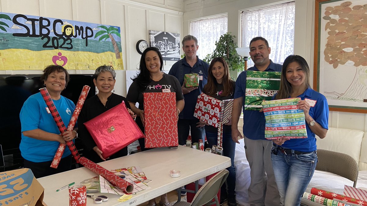 Big mahalo to our "elves" from @hawaiianltd and their whole team for buying and wrapping #Christmas presents for our HUGS kids. All HUGS kids and their siblings on all islands receive presents for Christmas.  #HUGSHawaii #giveback