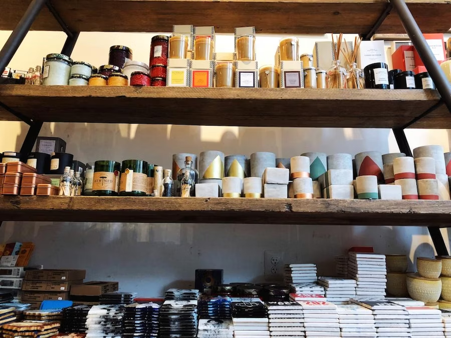 USChamber's tweet photo. The holiday season is perfect for exploring your local neighborhood & discovering small business gems. ✨
Check out our DMV small businesses guide to get your shopping started! #ShopSmallEveryDay https://t.co/dQ61ajxLiP https://t.co/uYQuXVDKBG