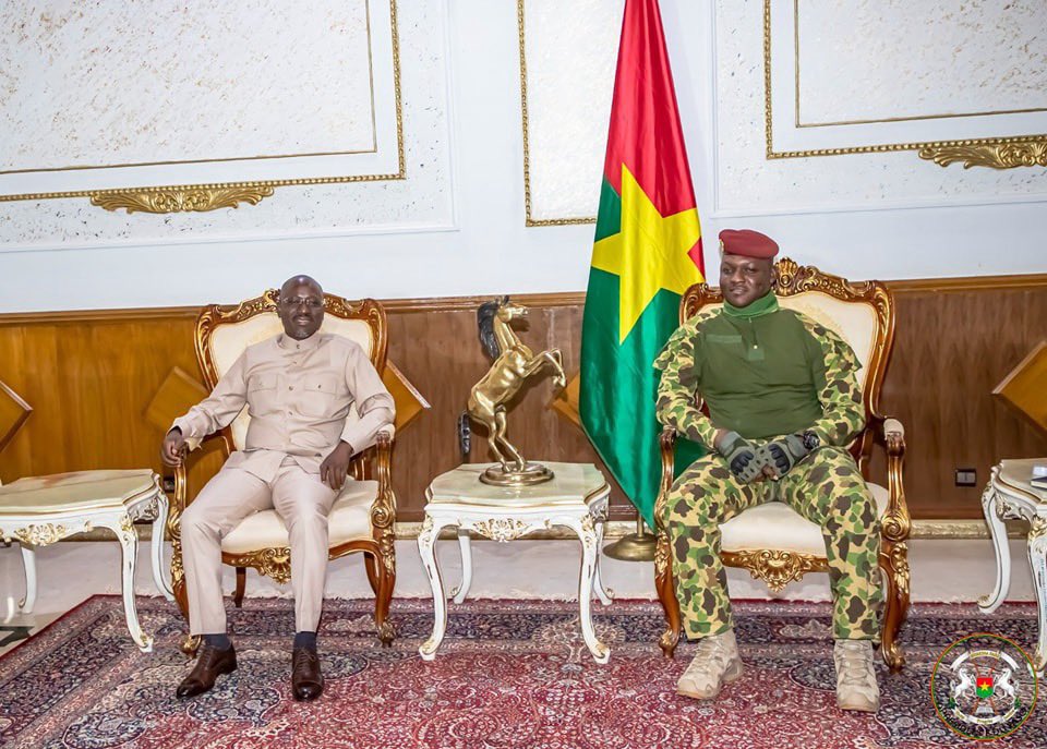 BorisKando's tweet photo. Je vous avais annoncé, il y a quelques minutes d’être sans crainte.

Le Président de @officielGPS, S.E.M. @SOROKGUILLAUME a été reçu en audience cet après-midi par le Président du Burkina Faso, S.E. Le @CapitaineIb226.

📸 : République du Burkina Faso 🇧🇫 

#CIV225🇨🇮 #BF226🇧🇫 https://t.co/8I7mEykUIC