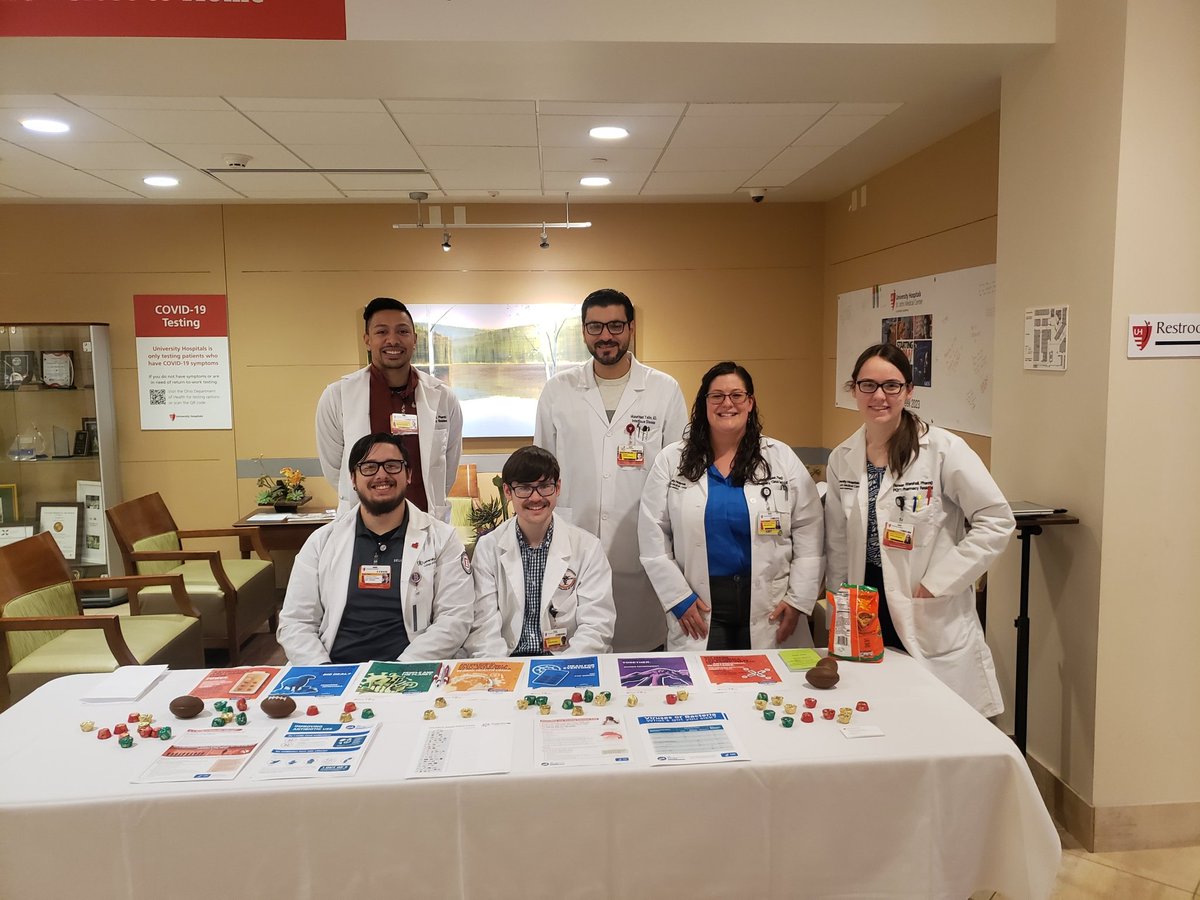 UH SJMC pharmacy residents and students are joined by ID pharmacist, @AFabIDpharm and ID physician to educate about appropriate use of antibiotics for US Antibiotic Awareness Week #USAAW23