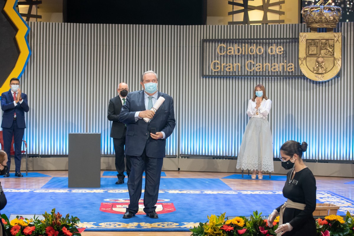 GranCanariaCab's tweet photo. Jerónimo Saavedra, hijo predilecto de Gran Canaria, nos ha dejado en el día de hoy. 

Un referente político de nuestra isla y una persona con un bagaje cultural que inspiraba a diferentes generaciones. 

Transmitimos nuestro pesar por su fallecimiento a la familia y amigos. DEP https://t.co/ChZV1UXRVC