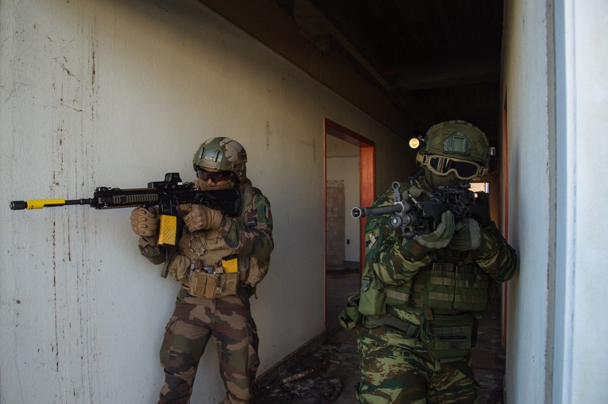 CEMAT_FR's tweet image. L’@armeedeterre participe à l’exercice majeur #OLYCO en Grèce 🇬🇷.
Après une manœuvre logistique inédite à travers l’Europe #NOTOS, le #CTE engage nos soldats aux côtés de nos alliés grecs.