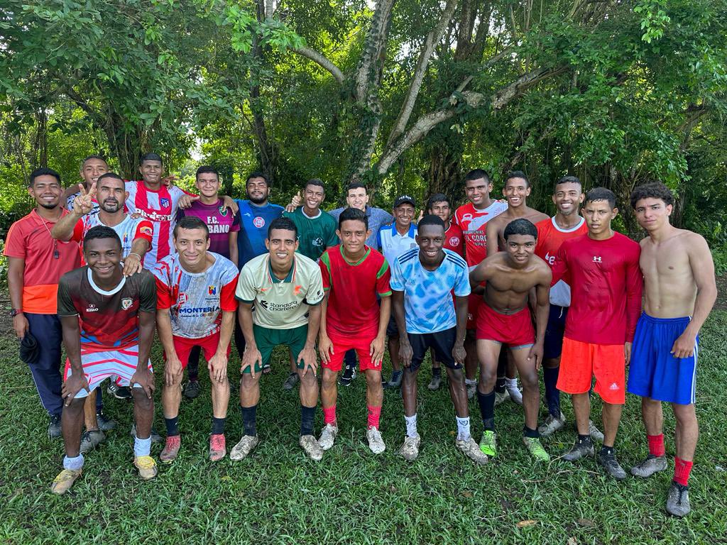 Gian_Berrio's tweet photo. Hoy volvimos donde estos guerreros, les dimos las gracias y ratifícamos nuestro compromiso con el deporte y los deportistas, fue una de nuestras banderas y seremos consecuentes con los hechos.

#ConSentidoSocialyComunitario https://t.co/QblrD7tz1h