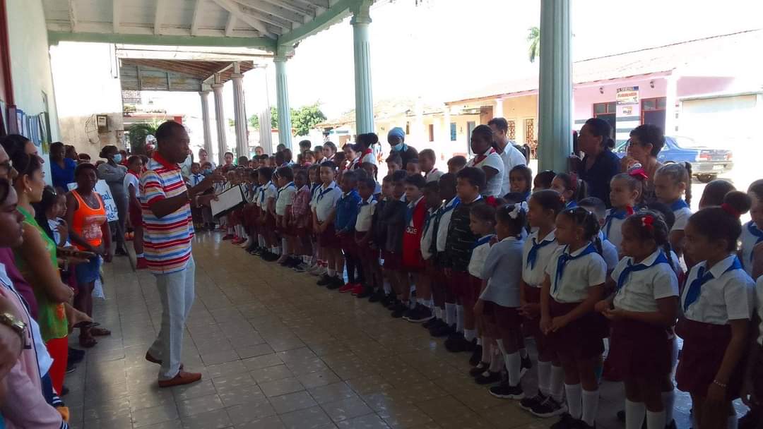 Con el entusiasmo y alegría que caracteriza a nuestros niños, se desarrolló hoy en el municipio de Martí la premiación a los pioneros ganadores del concurso 'De donde crece la Palma '. Llegue desde el Buró Provincial del #PCC en #Matanzas la felicitación❤️ #MatancerosEnVictoria