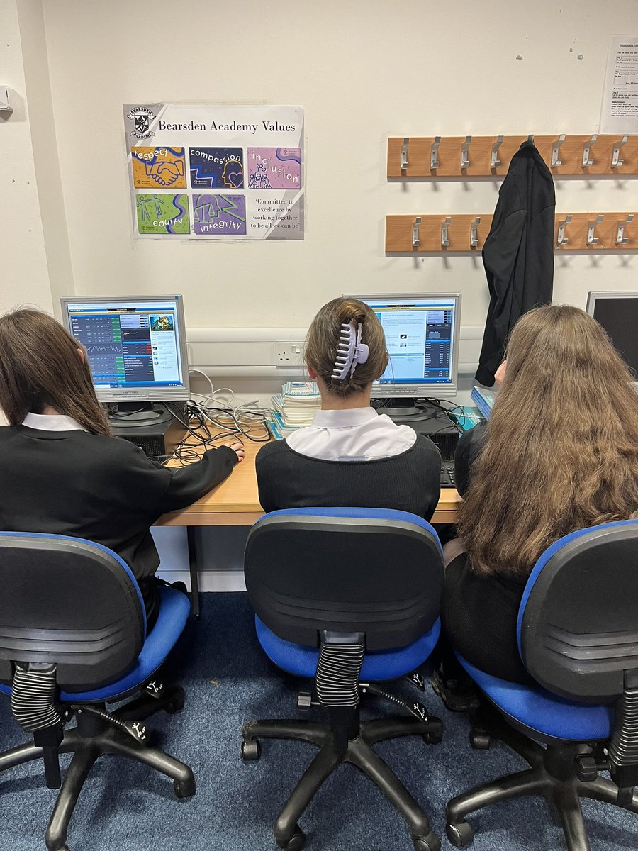 Higher Business Management pupils enjoyed playing the Investment Challenge today 💰 💴