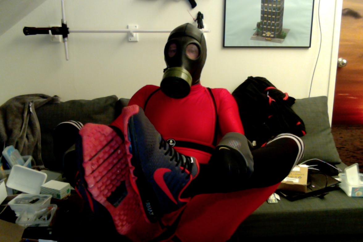 marky374's tweet photo. New outfit qith my gas mask. What do you think? #lycra #spandex #harnas #pig #gay #Nike #zentai https://t.co/H5oRviHkKk