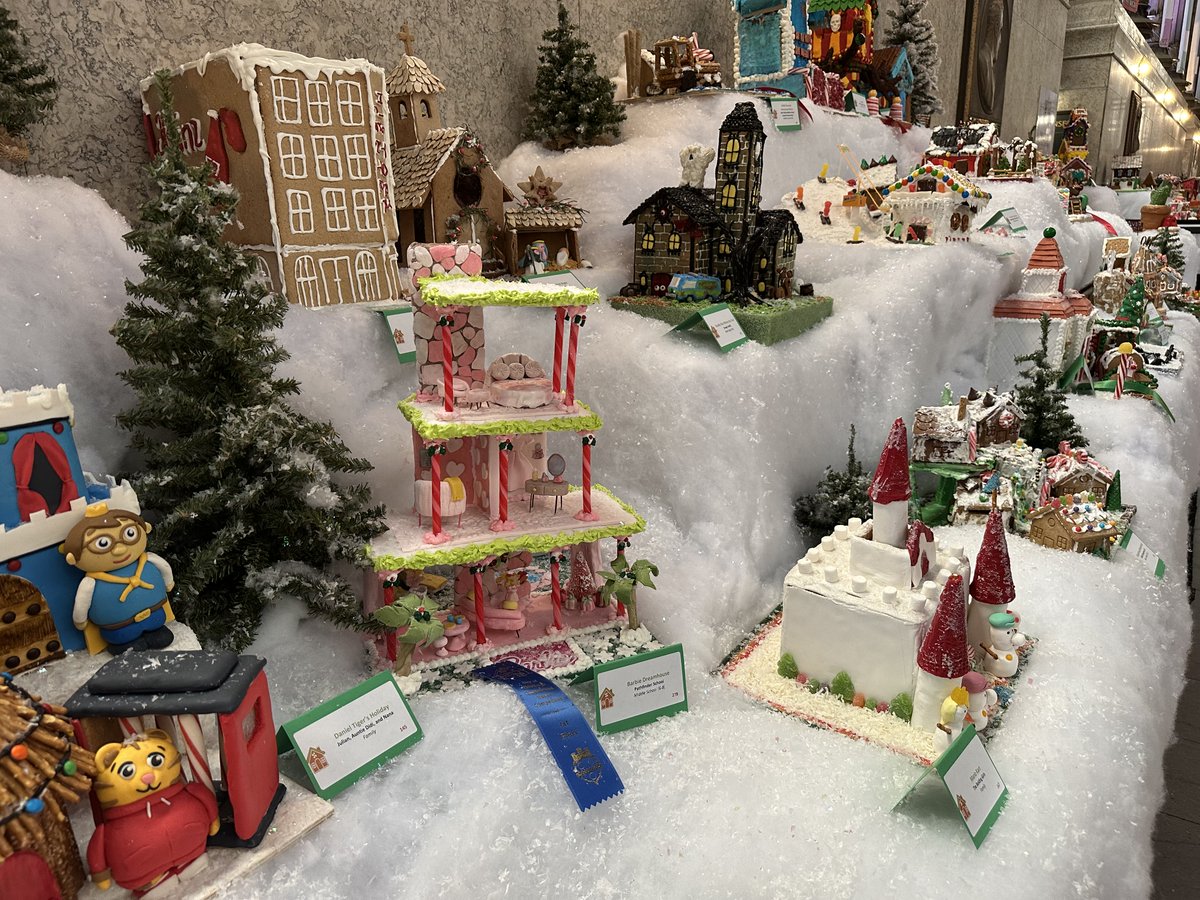 AlleghenyIU's tweet image. Congratulations to Ms. Karen&apos;s Home Ec students at Pathfinder School for their FIRST PLACE design in the Pittsburgh Gingerbread House Competition! Their &quot;Barbie Dreamhouse&quot; looks unbelievable! 🤩🎀😄
Vote Pathfinder for People&apos;s Choice Award here: forms.microsoft.com/Pages/Response…